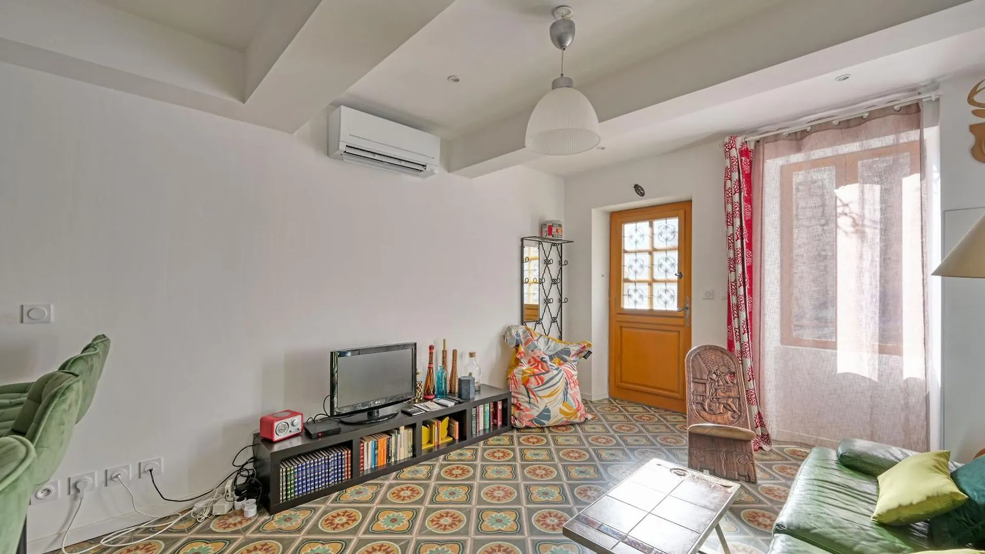 Holiday home La Cigale - Vieux Village - Charmante Maisonnette Climatisee Avec Jardin Villeneuve-les-Avignon