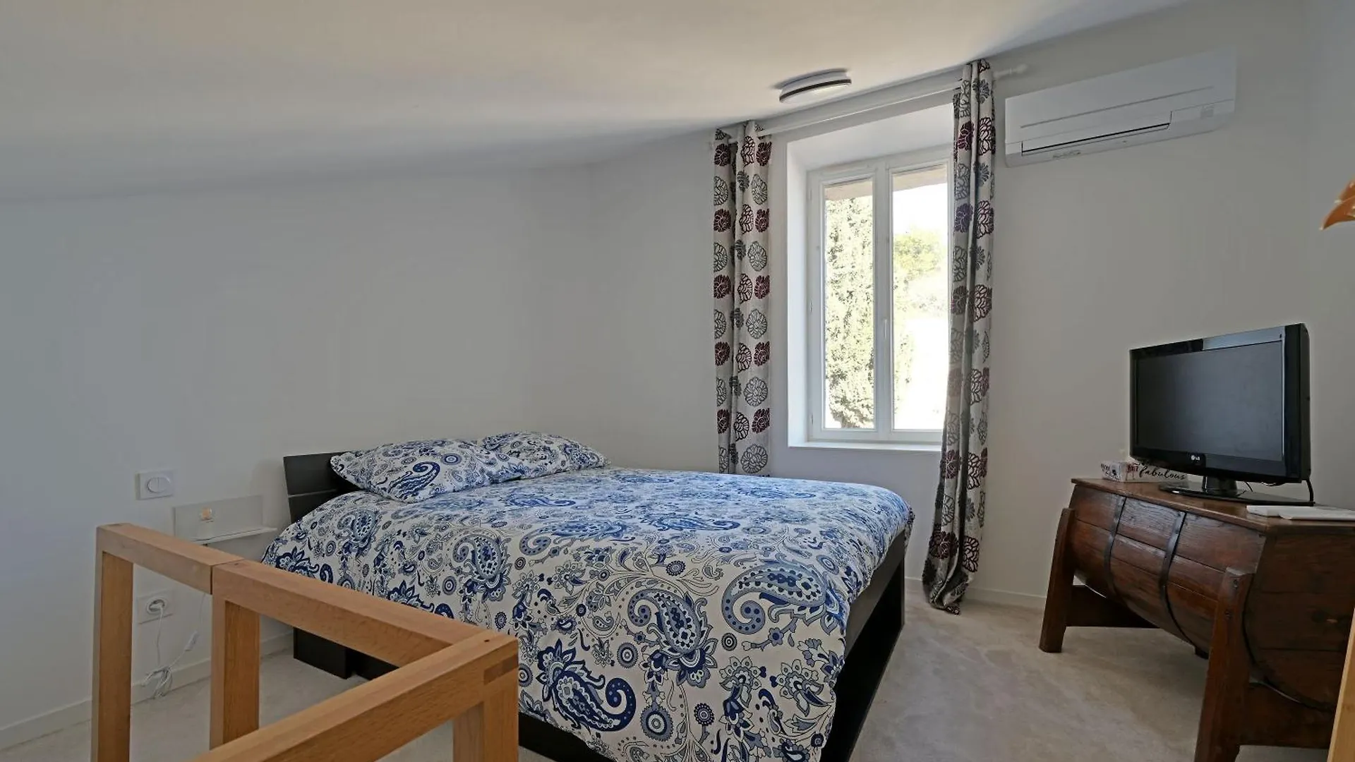 Holiday home La Cigale - Vieux Village - Charmante Maisonnette Climatisee Avec Jardin Villeneuve-les-Avignon