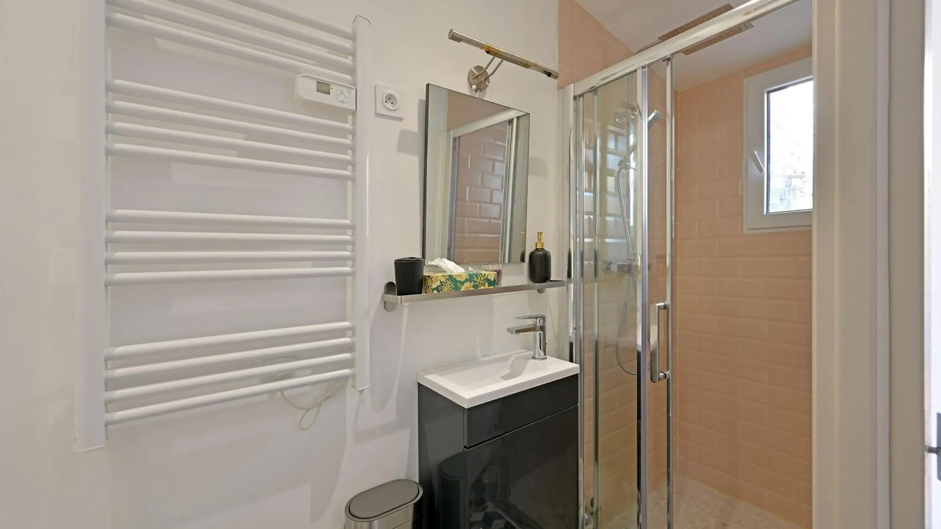 Holiday home La Cigale - Vieux Village - Charmante Maisonnette Climatisee Avec Jardin Villeneuve-les-Avignon France