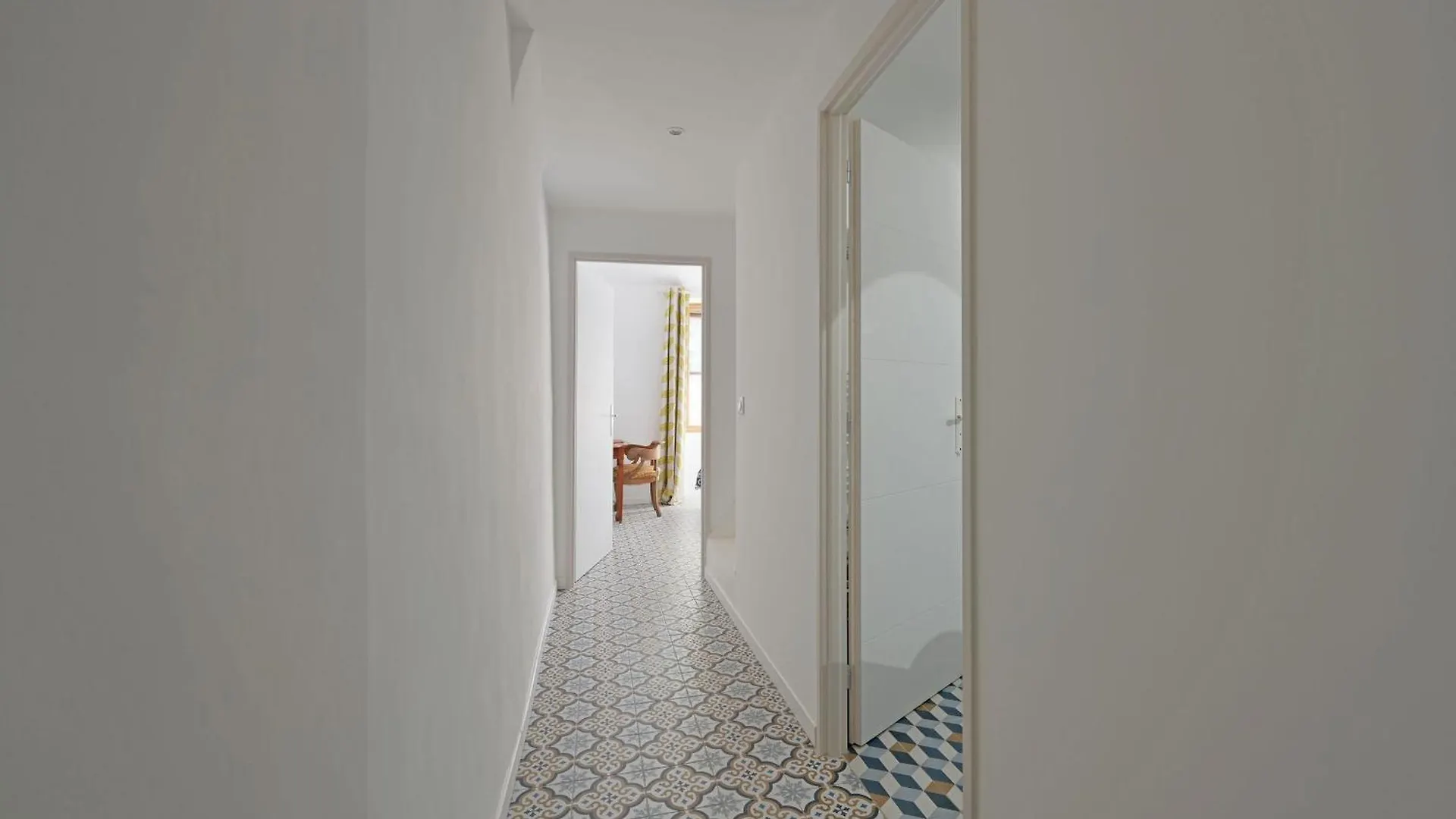 Holiday home La Cigale - Vieux Village - Charmante Maisonnette Climatisee Avec Jardin Villeneuve-les-Avignon