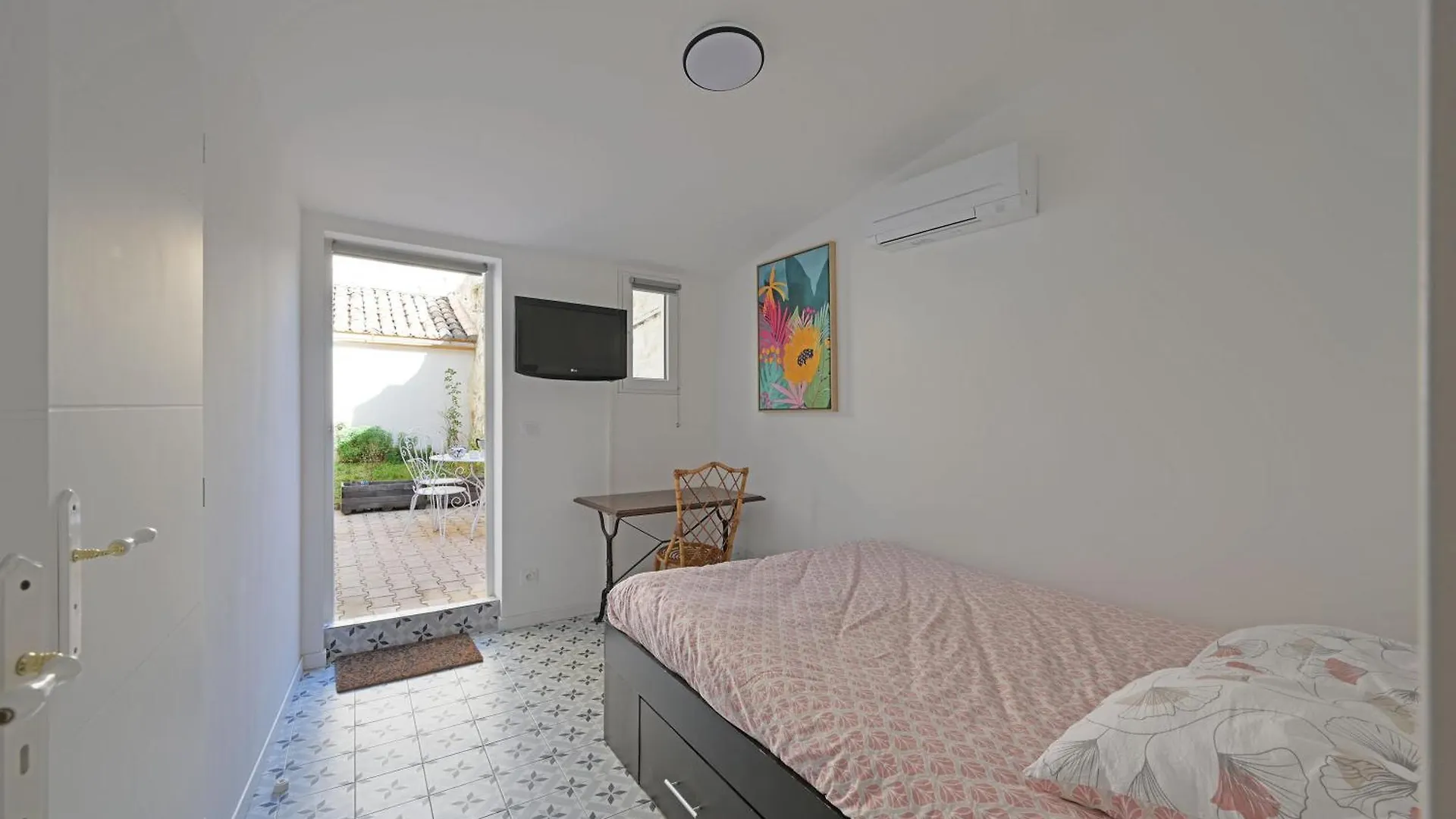 La Cigale - Vieux Village - Charmante Maisonnette Climatisee Avec Jardin Villeneuve-les-Avignon 0*,  France